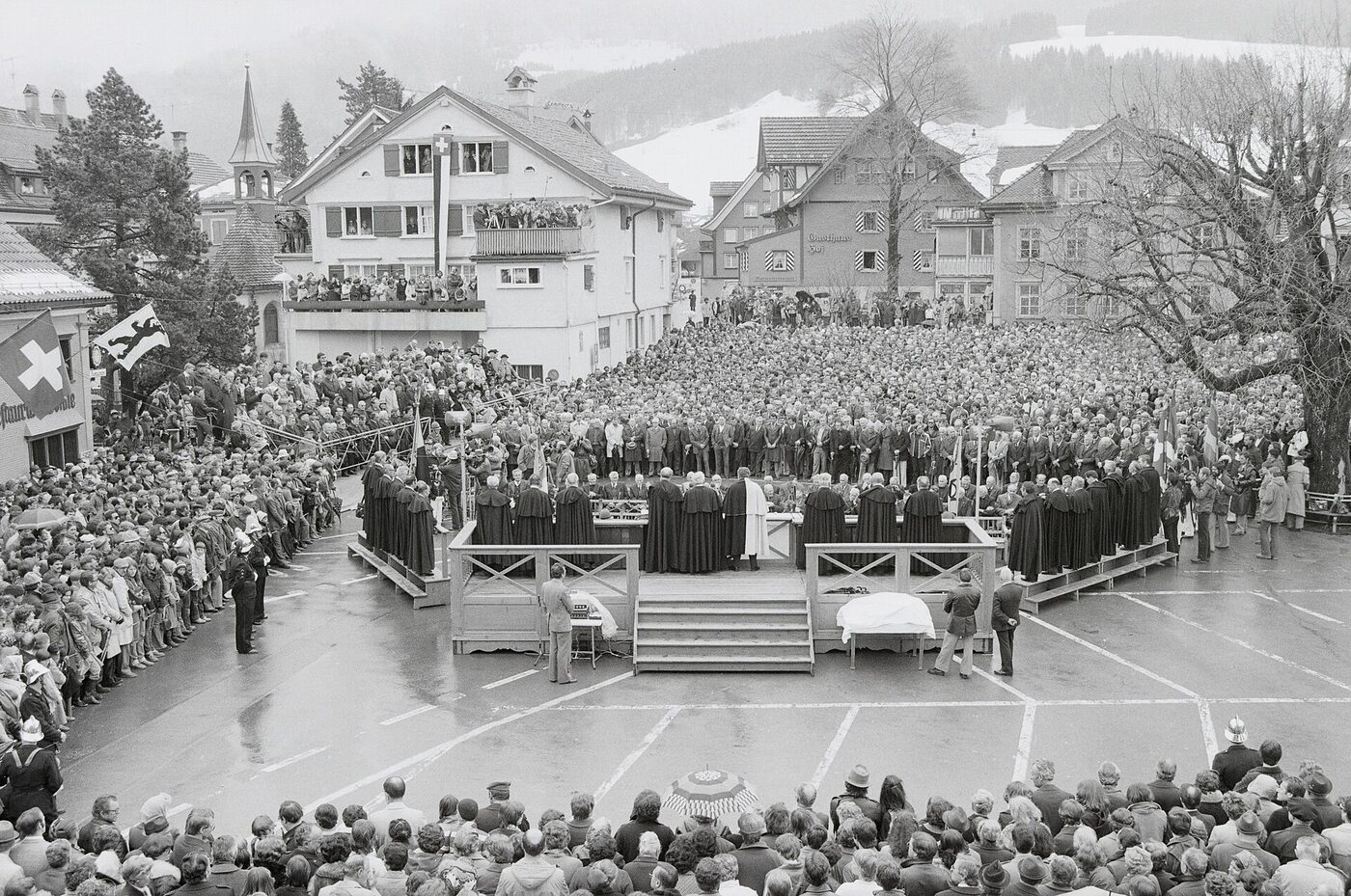 Der Ring der Landsgemeinde von oben, umringt von Häusern